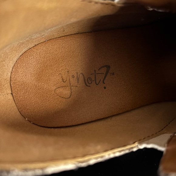 Chic Snakeskin Pattern Heeled Boots - Picture 4 of 5